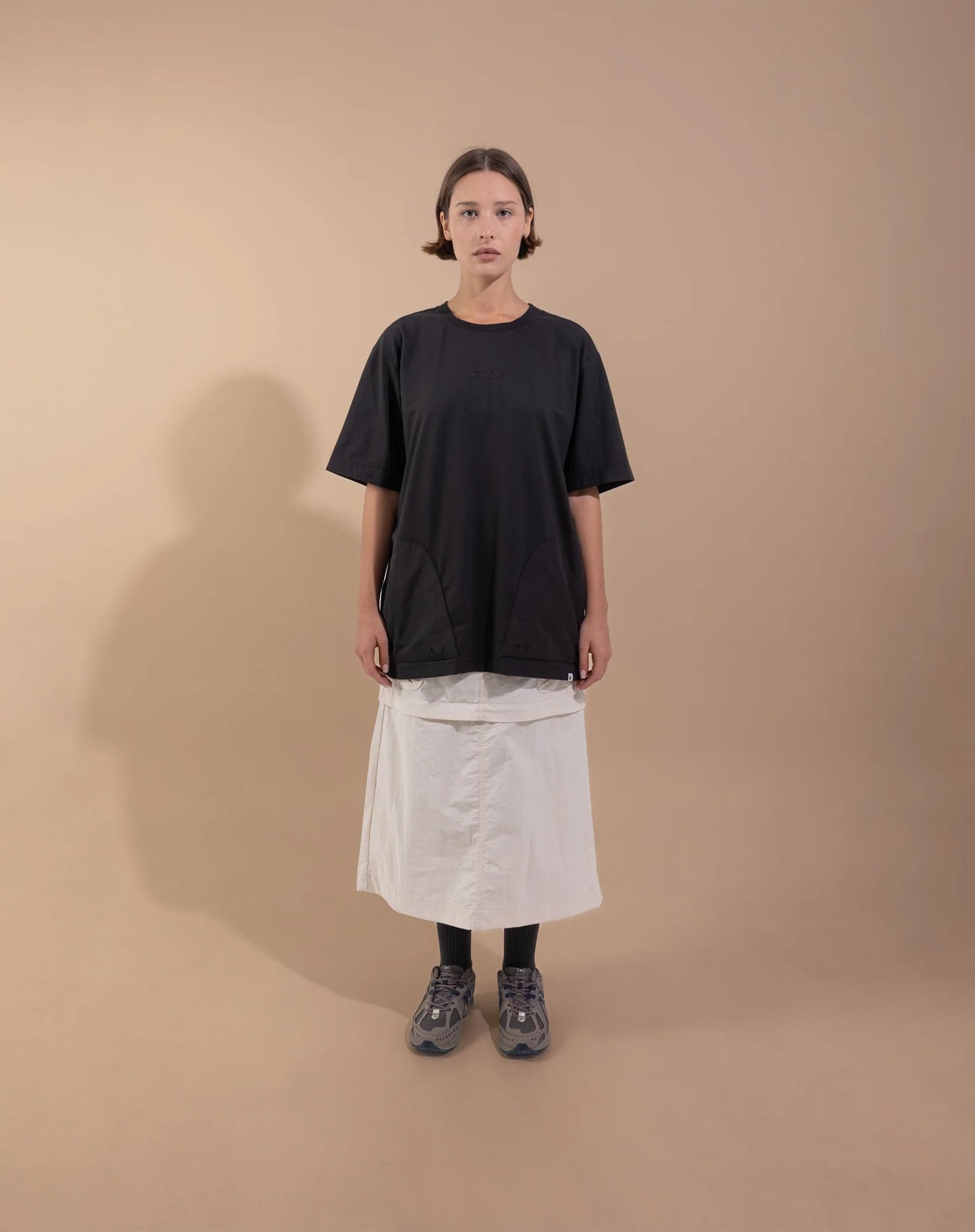 IRIRA UTILITY TEE - BLACK
