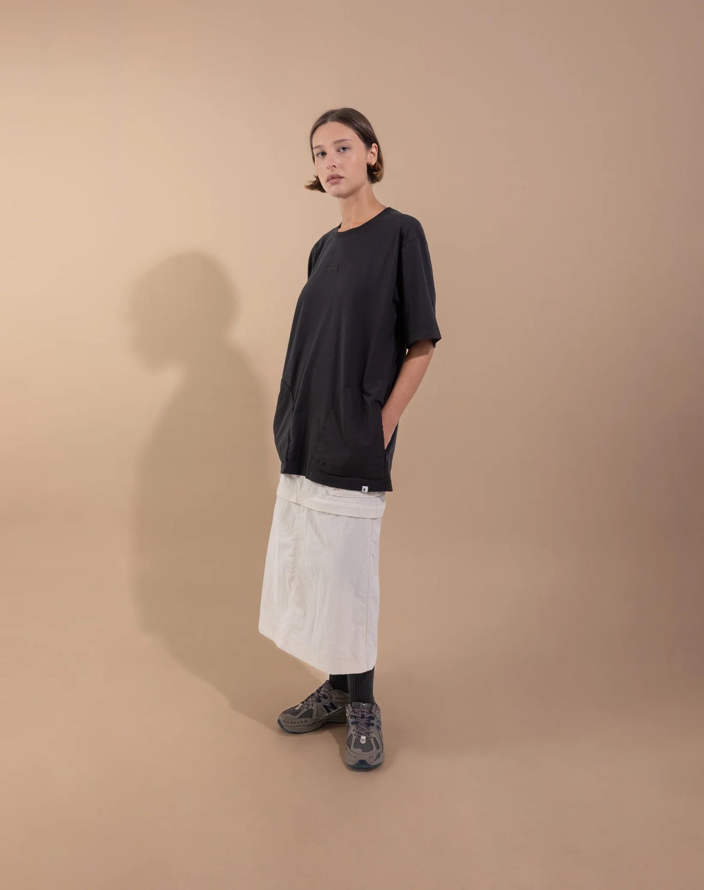 IRIRA UTILITY TEE - BLACK