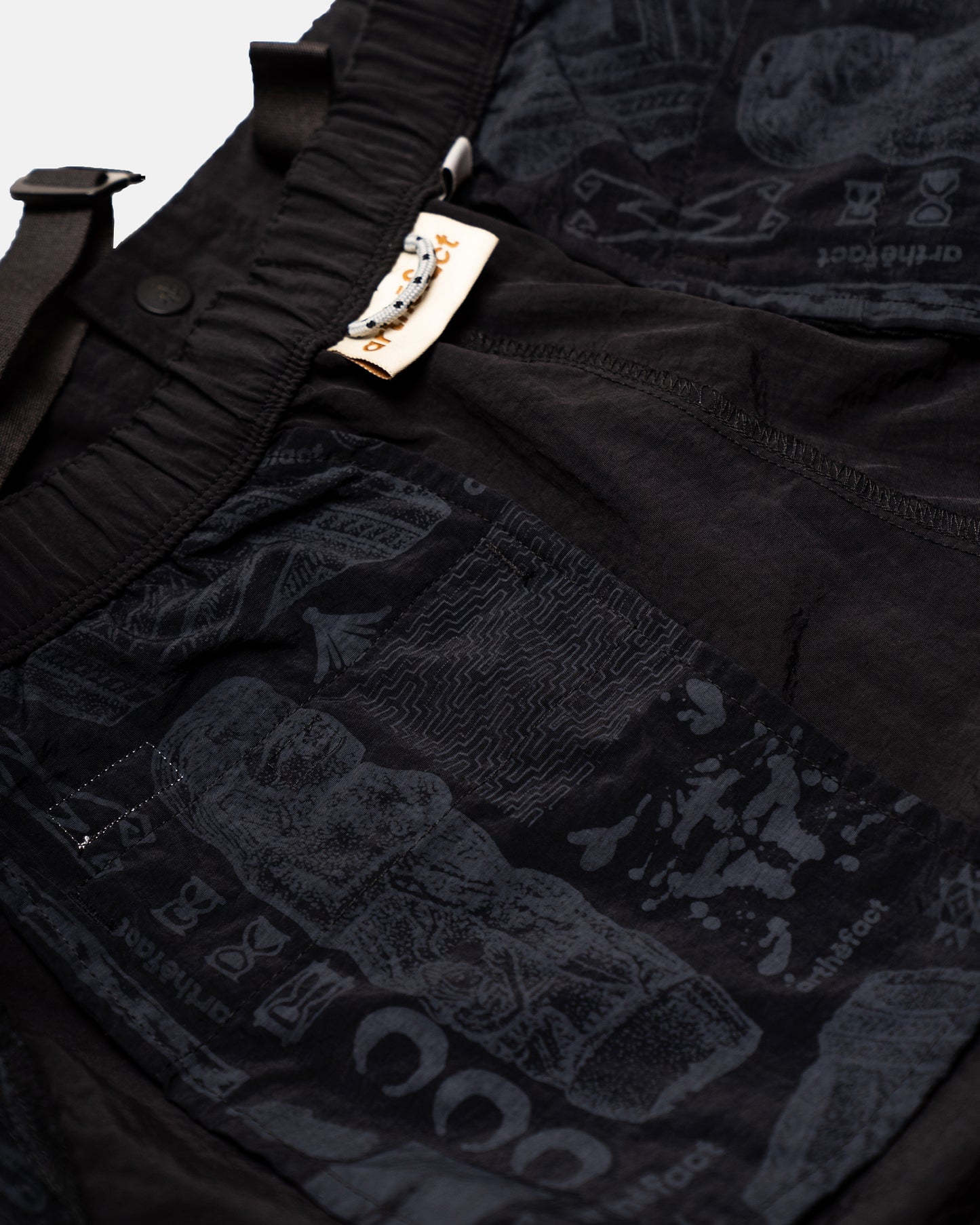 SUAI TRAIL SHORT - BLACK
